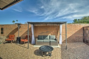 Terrace/patio - East Tucson Home w/ Backyard, Patio & Fire Pit (Tucson)