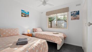 2 bedrooms, iron/ironing board, WiFi, bed sheets