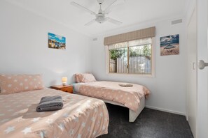 2 chambres, fer et planche à repasser, Wi-Fi, draps fournis