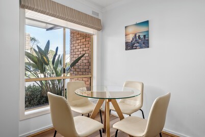 Charming Riverside Unit in Paradise FREE Wi-Fi