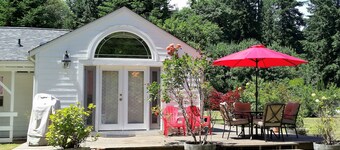 Beautiful two bedroom one bath house on the Siuslaw River