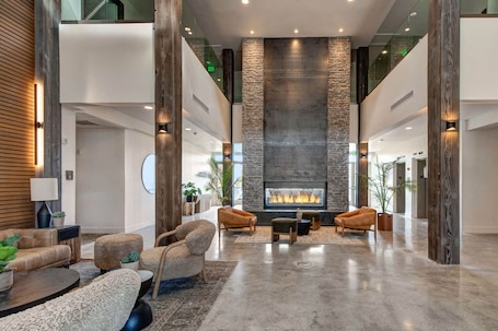 Interior. Moose Mgmt at Stillwater 2013: Queen Bed(Casper)-Gym-Hot Tub-Parking-Game room