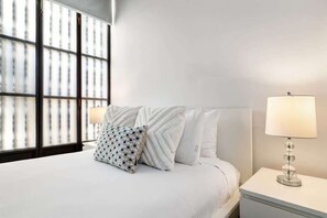 2 habitaciones, tabla de planchar con plancha, cuna de viaje y wifi 