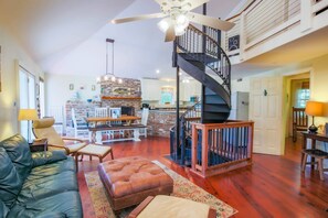 TV, DVD player, stereo - 5 Min Walk to Beach & Berts!  Relax in this Pet & Family Friendly Home with Wrap-Around Deck. (Folly Beach)