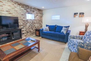 Televisión, reproductor de DVD y estéreo 