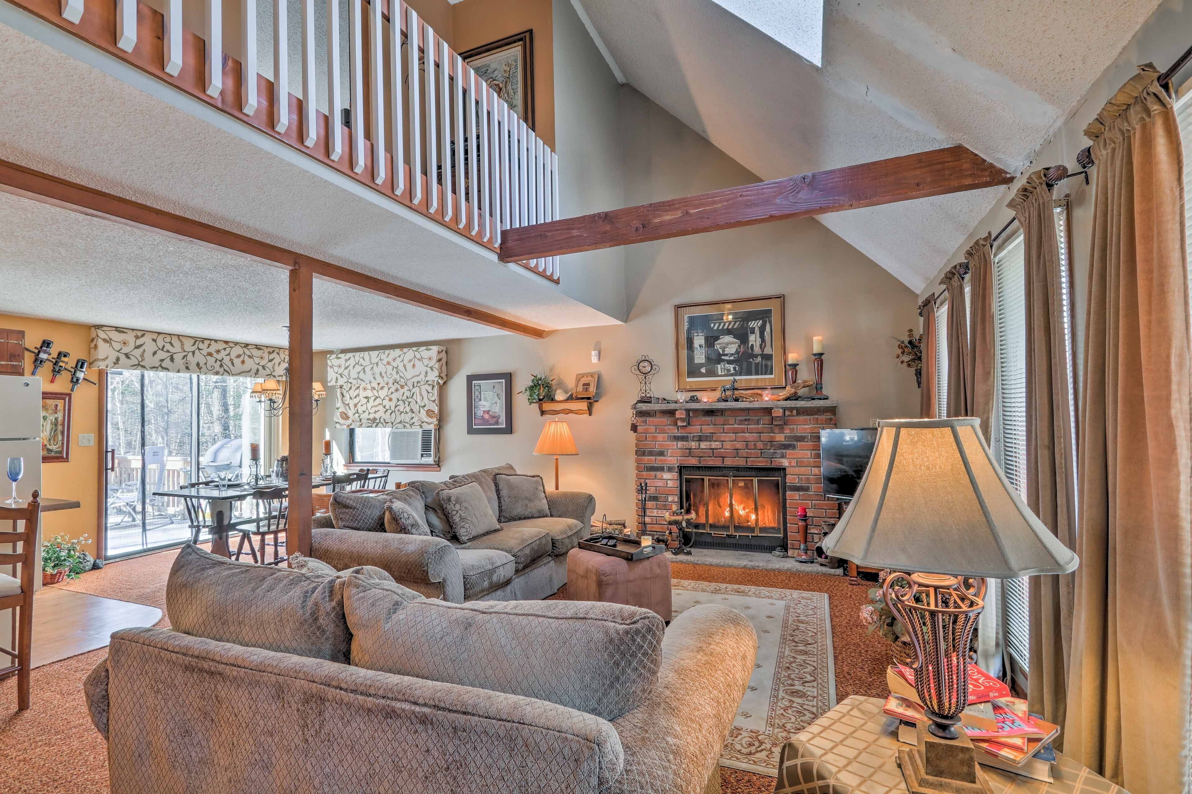 Masthope Home w/ Pool & Lake Access - Ski Big Bear