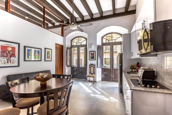 雪櫃、微波爐、爐具、咖啡機/沖茶器