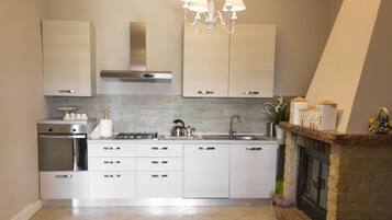 Kühlschrank, Ofen, Herdplatte, Geschirrspüler