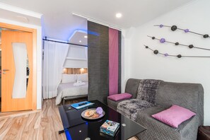 1 chambre, fer et planche à repasser, Wi-Fi, literie fournie