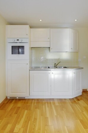 Refrigerador, horno, parrilla de estufa y tostadora 