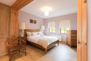 4 bedrooms, bed sheets