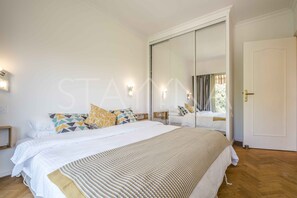 2 chambres, fer et planche à repasser, draps fournis