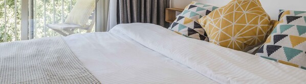 2 bedrooms, iron/ironing board, bed sheets