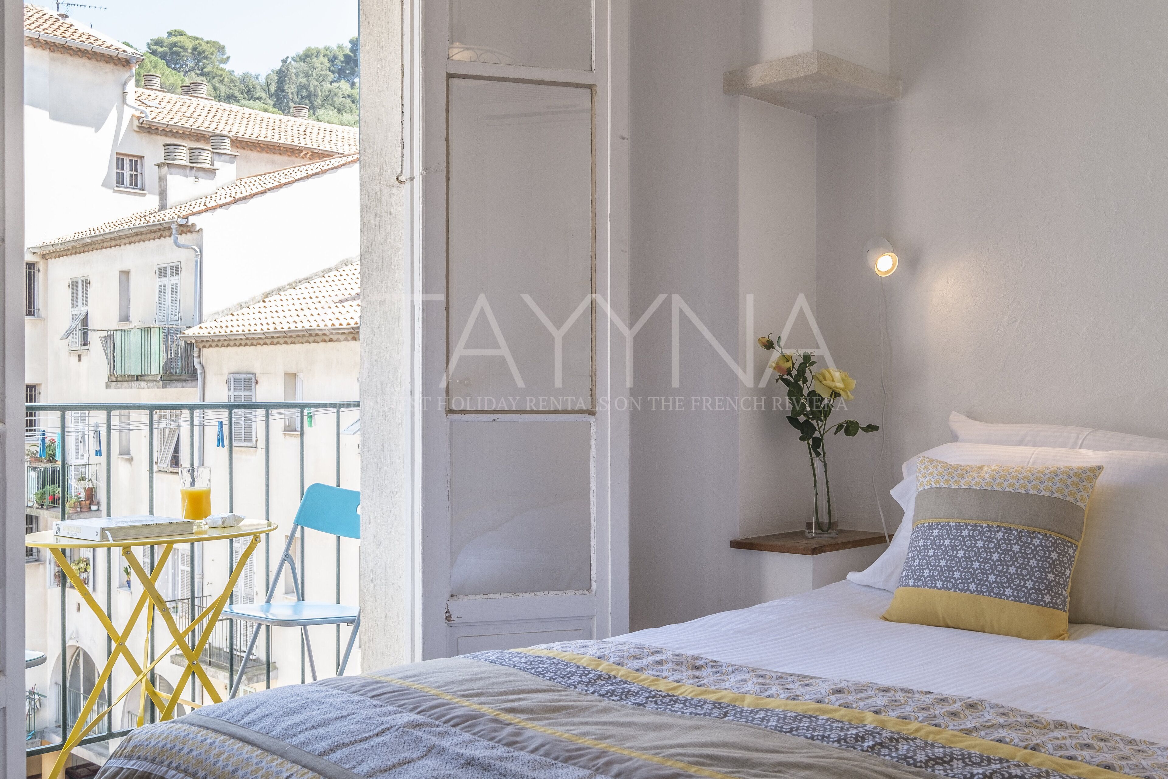 1 soverom og strykejern/-brett