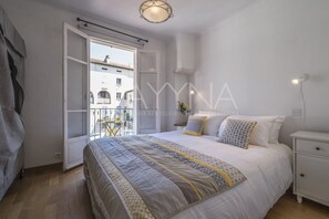 1 chambre, fer et planche Ă repasser