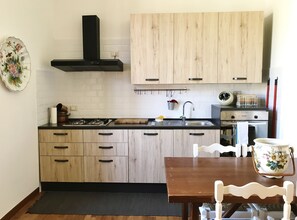 Kylskåp, ugn, spishäll och diskmaskin