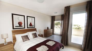 2 bedrooms, iron/ironing board, travel crib, free WiFi