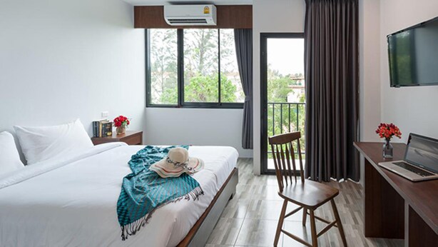 Standard Double Room | Una cassaforte in camera, una scrivania, tende oscuranti, Wi-Fi gratuito