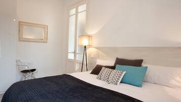 2 slaapkamers, een strijkplank/strijkijzer, internet, beddengoed