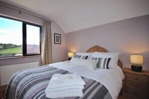 3 chambres, fer et planche à repasser, Wi-Fi, draps fournis