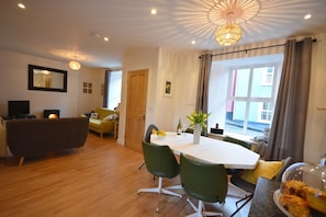 Dining - Morning Side 4 bedroom house VRBO (Dingle Peninsula)
