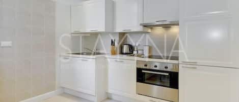 Réfrigérateur, four, plaque de cuisson, lave-vaisselle