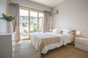 2 bedrooms, iron/ironing board, bed sheets