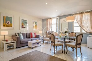 TV - Eve 1 bedroom apartment in the Old Town VRBO (Nice)