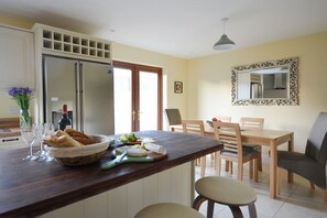 Dining - Ceann Scribe 5 bedroom house VRBO (Dingle Peninsula)