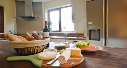 Ceann Scribe - ¡Una casa de cinco habitaciones en Dingle Town!