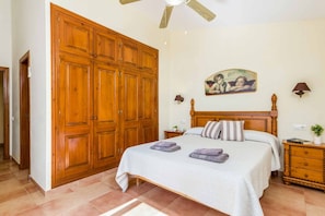 4 bedrooms, WiFi, bed sheets