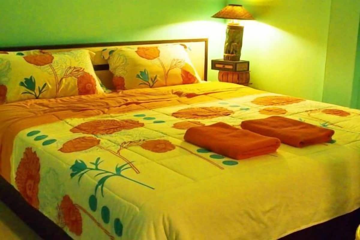Blackout curtains, free WiFi