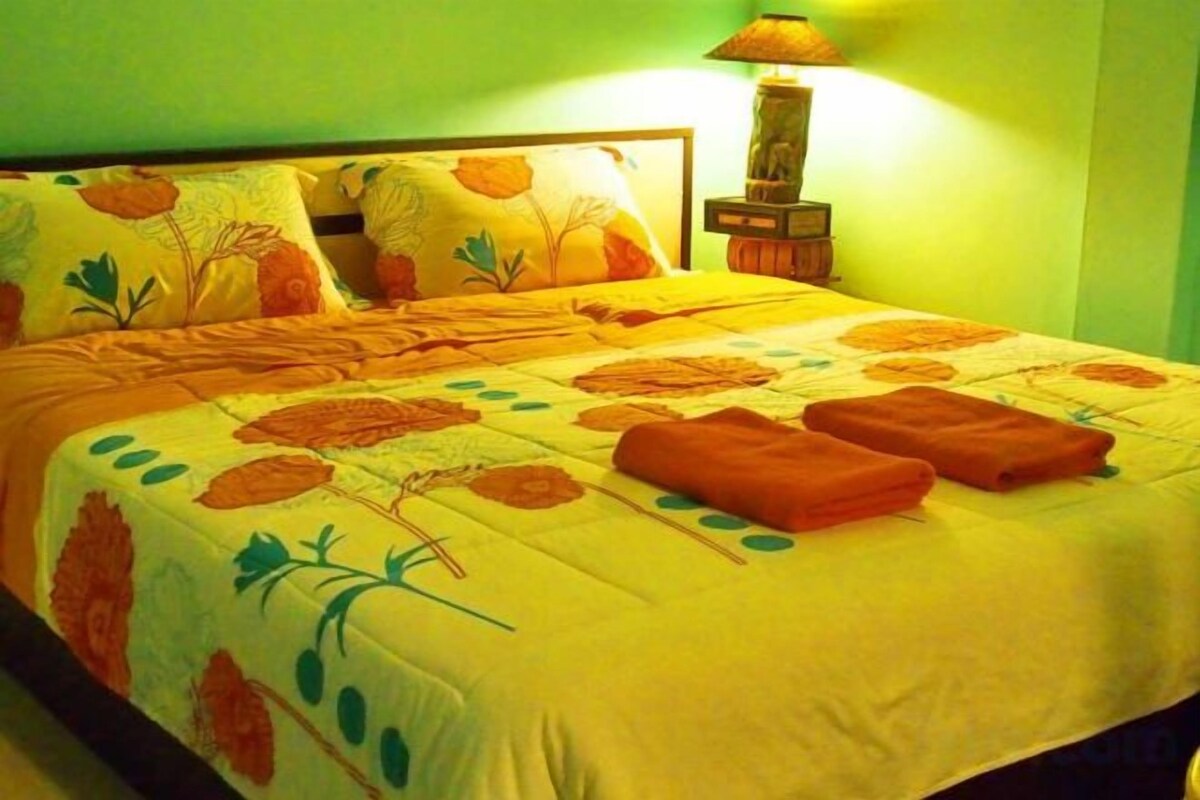 Blackout curtains, free WiFi