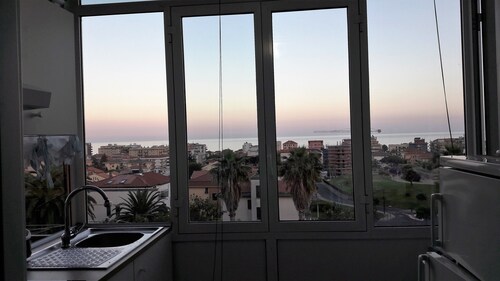 Very cozy house with fabulous sea view!