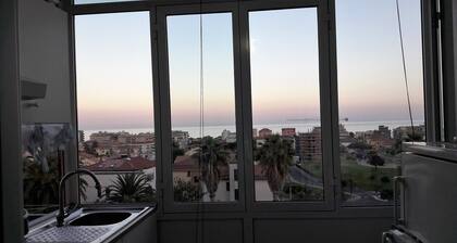 Very cozy house with fabulous sea view!