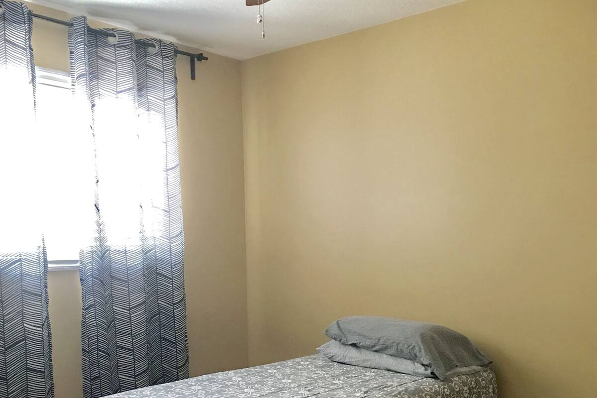 Iron/ironing board, WiFi (free), individually furnished, bed sheets