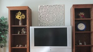 Standard House, 1 Bedroom | Living area - Central Edmonton Private Rooms (Edmonton)