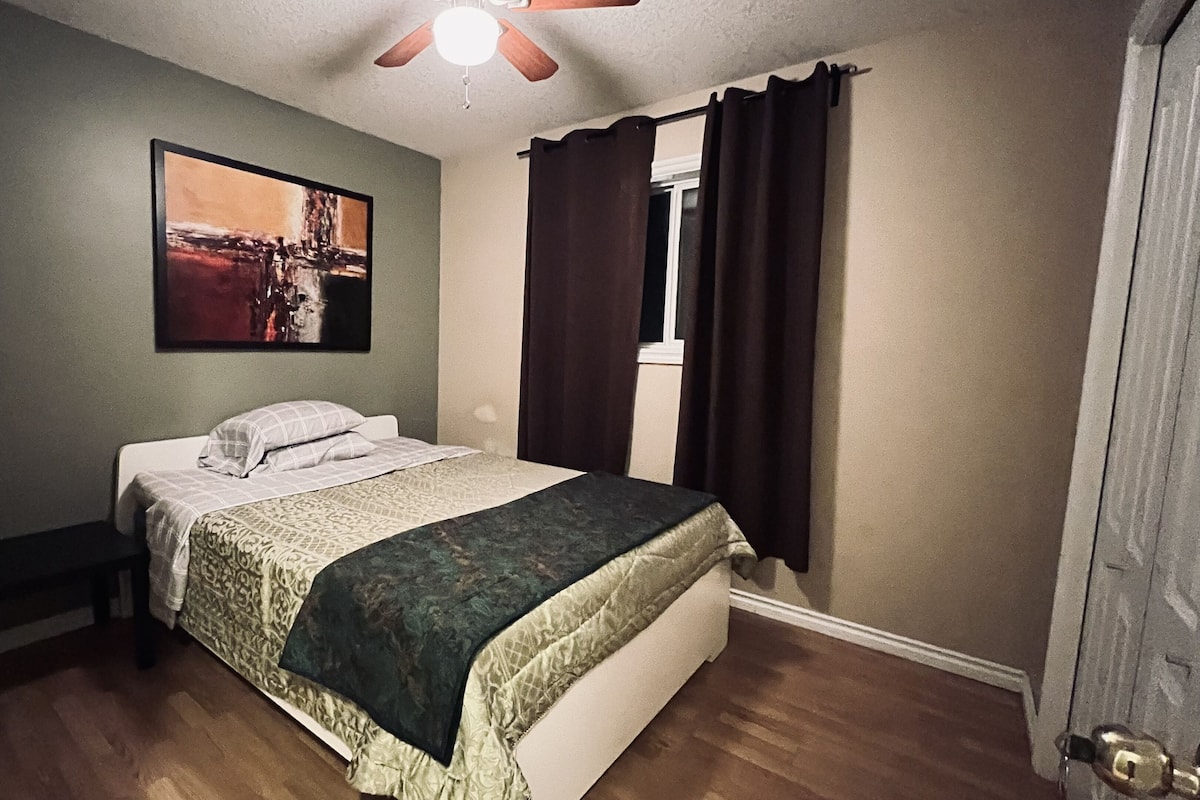 Habitación Deluxe, 1 cama Queen size | Muebles diferentes, tabla de planchar con plancha y wifi gratis