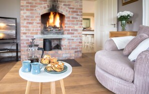 Fireplace - Endless Sands 5 bedroom house VRBO (County Kerry)