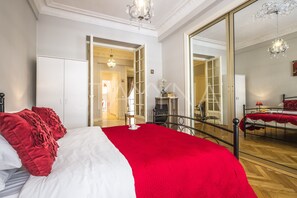 2 bedrooms, iron/ironing board, WiFi, bed sheets - Verdi 2 bedroom apartment VRBO (Nice)