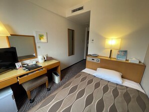 Blackout drapes, free WiFi, bed sheets