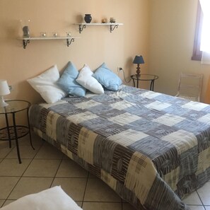 1 habitación, tabla de planchar con plancha, wifi y ropa de cama 