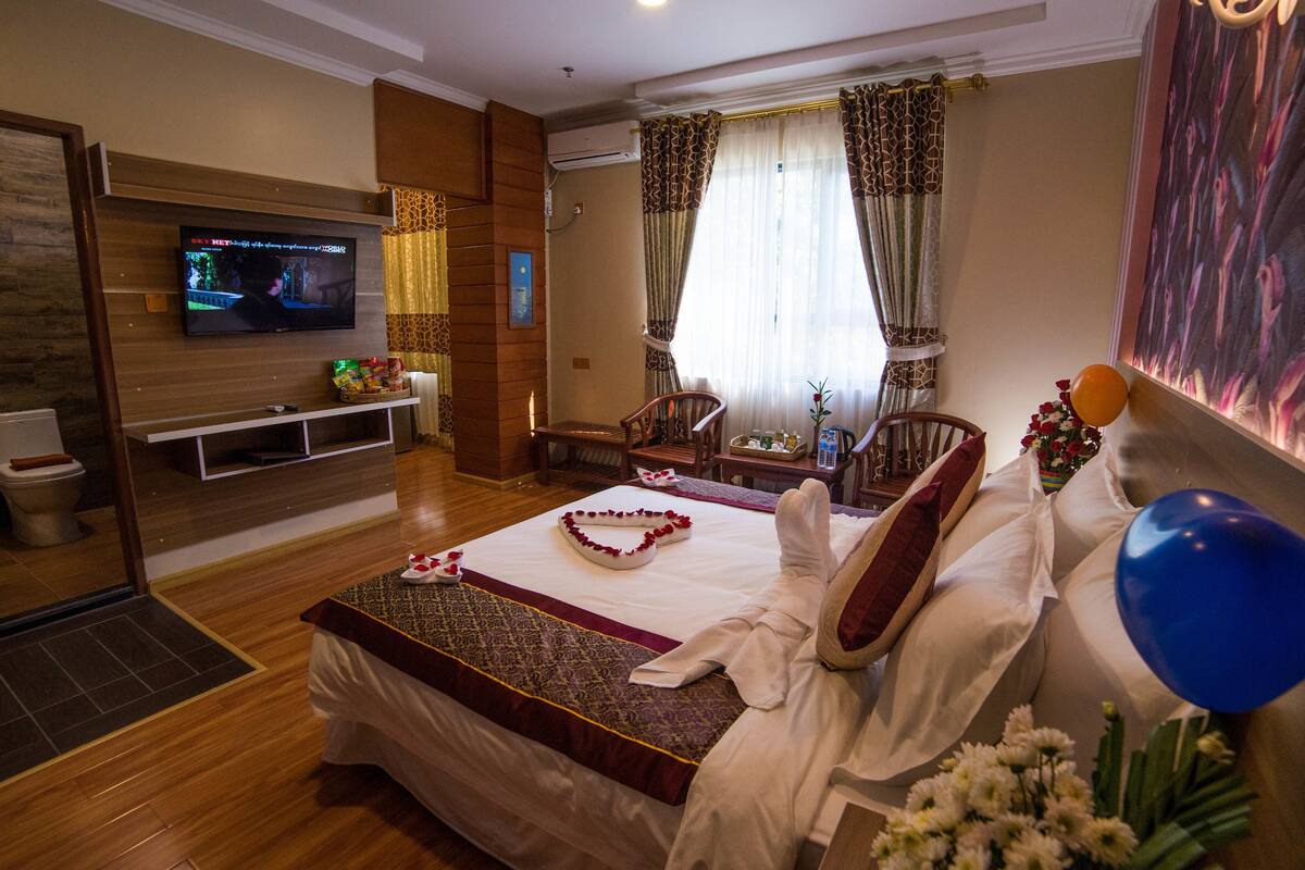 Superior Double or Twin Room, City View | Minibar, in-room safe, desk, soundproofing