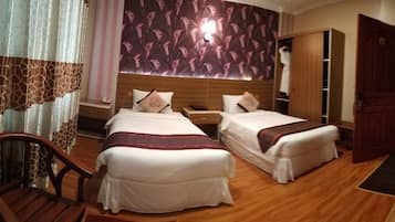1 chambre, minibar, coffres-forts dans les chambres, bureau