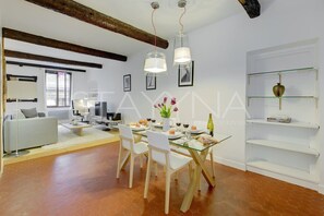 Dining - La Caravelle 1 bedroom apartment VRBO (Nice)