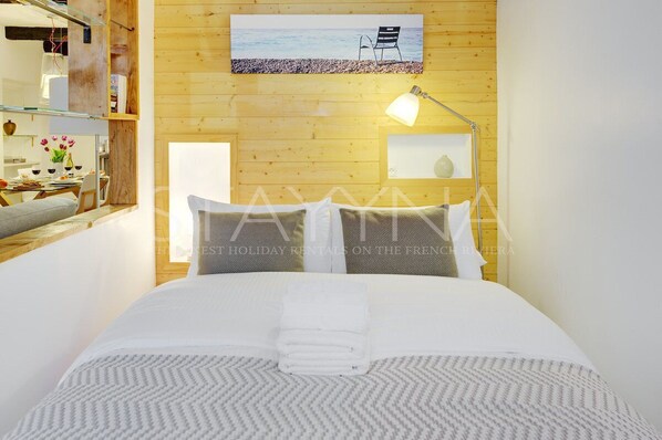 1 bedroom, desk, iron/ironing board, WiFi