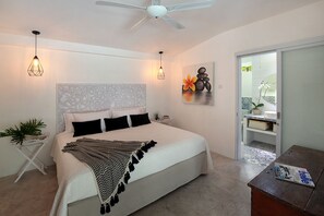 1 habitación, caja de seguridad en la habitación y escritorio 