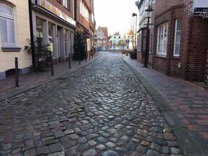 Unclassified image, 2 of 36, button