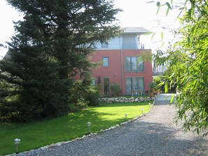 Exterior - separate guest house - Haus Lorenz, Ferienwohnungen (Immenstaad am Bodensee)