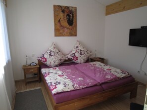 2 Schlafzimmer, Bügeleisen/Bügelbrett, Reisekinderbett, WLAN